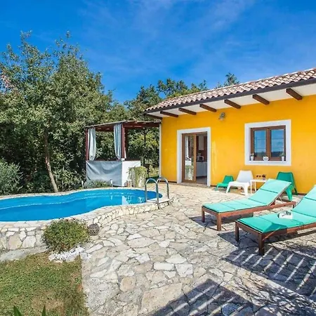 Deborah With Private Pool Ferienhaus