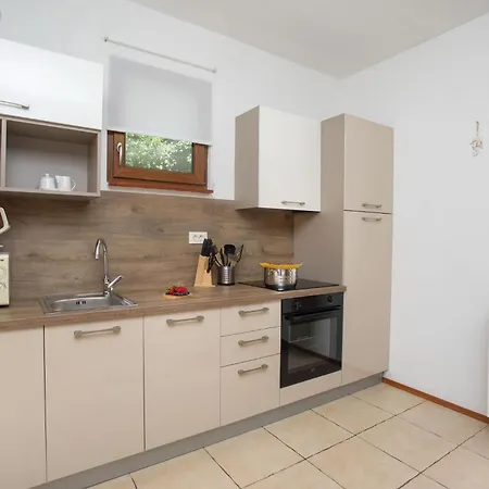 Deborah With Private Pool Дом отдыха Лабин