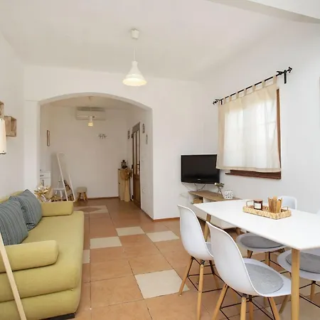 Deborah With Private Pool Дом отдыха Лабин