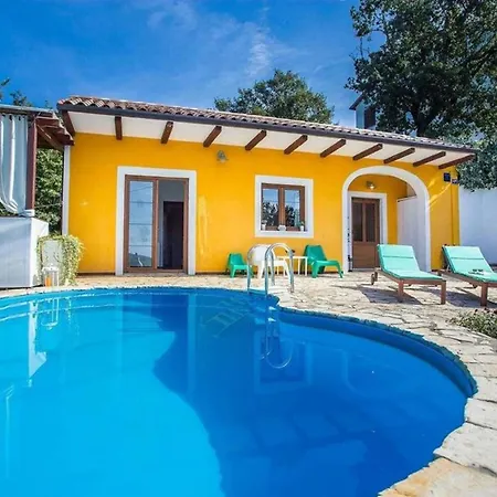 Deborah With Private Pool Дом отдыха